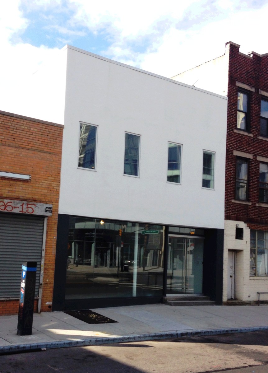 See.Me_Gallery_on_Jackson_Avenue,_Queens