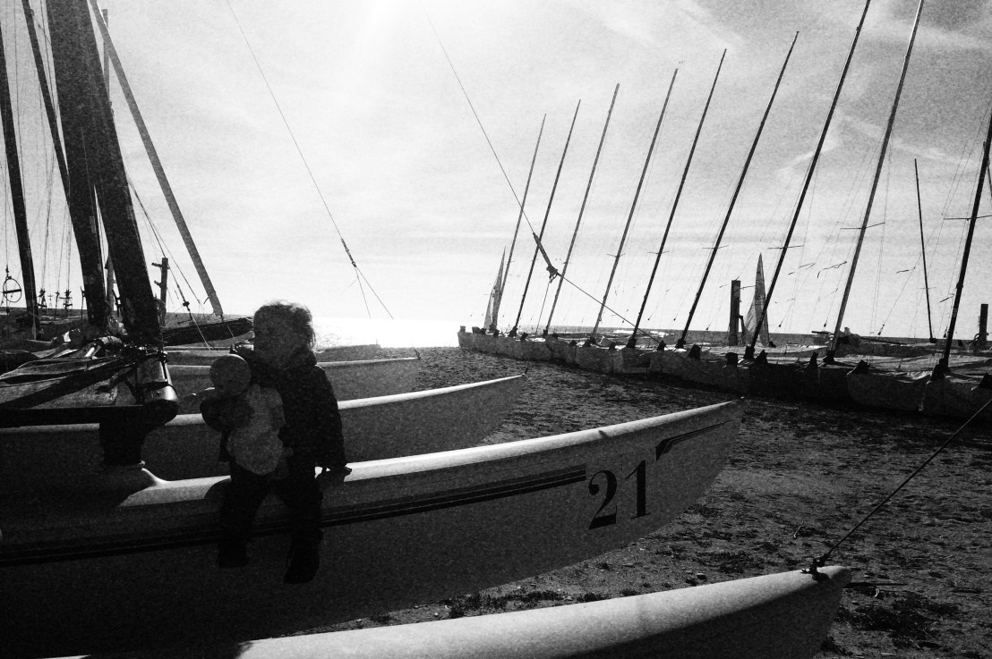 Family by the sea in&nbsp;winter